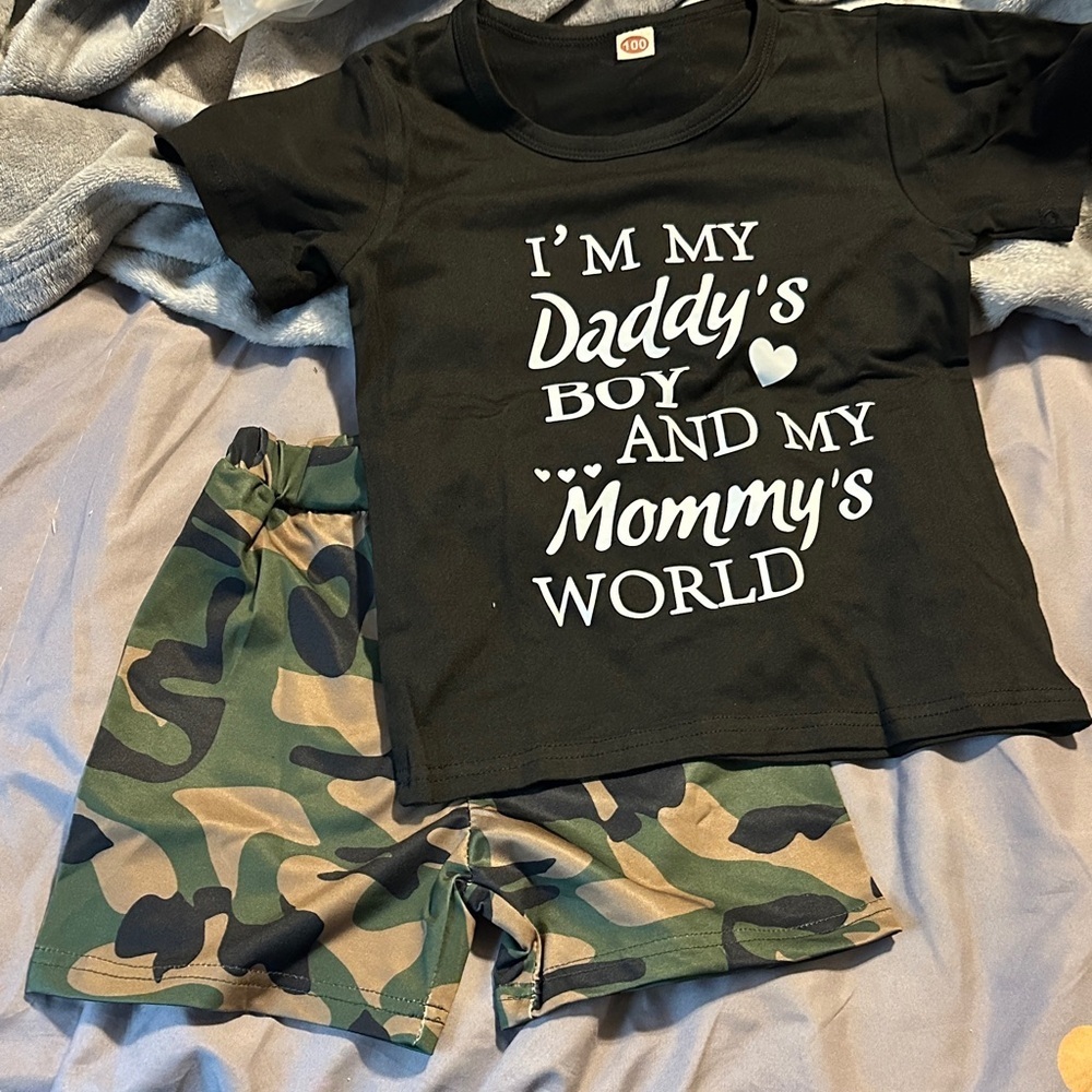 Black Graphic Tee & Camo Shorts Set - 'I'm My Daddy's Boy'